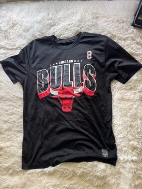NBA Chicago Bulls Black and Red Graphic Tee